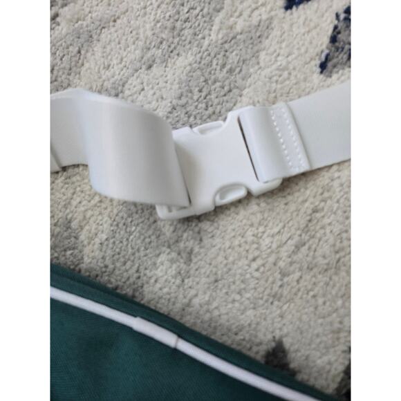 Athleta Recycled Polyester Crossbody Bag Green White Adjustable Strap NWOT - Picture 8 of 10